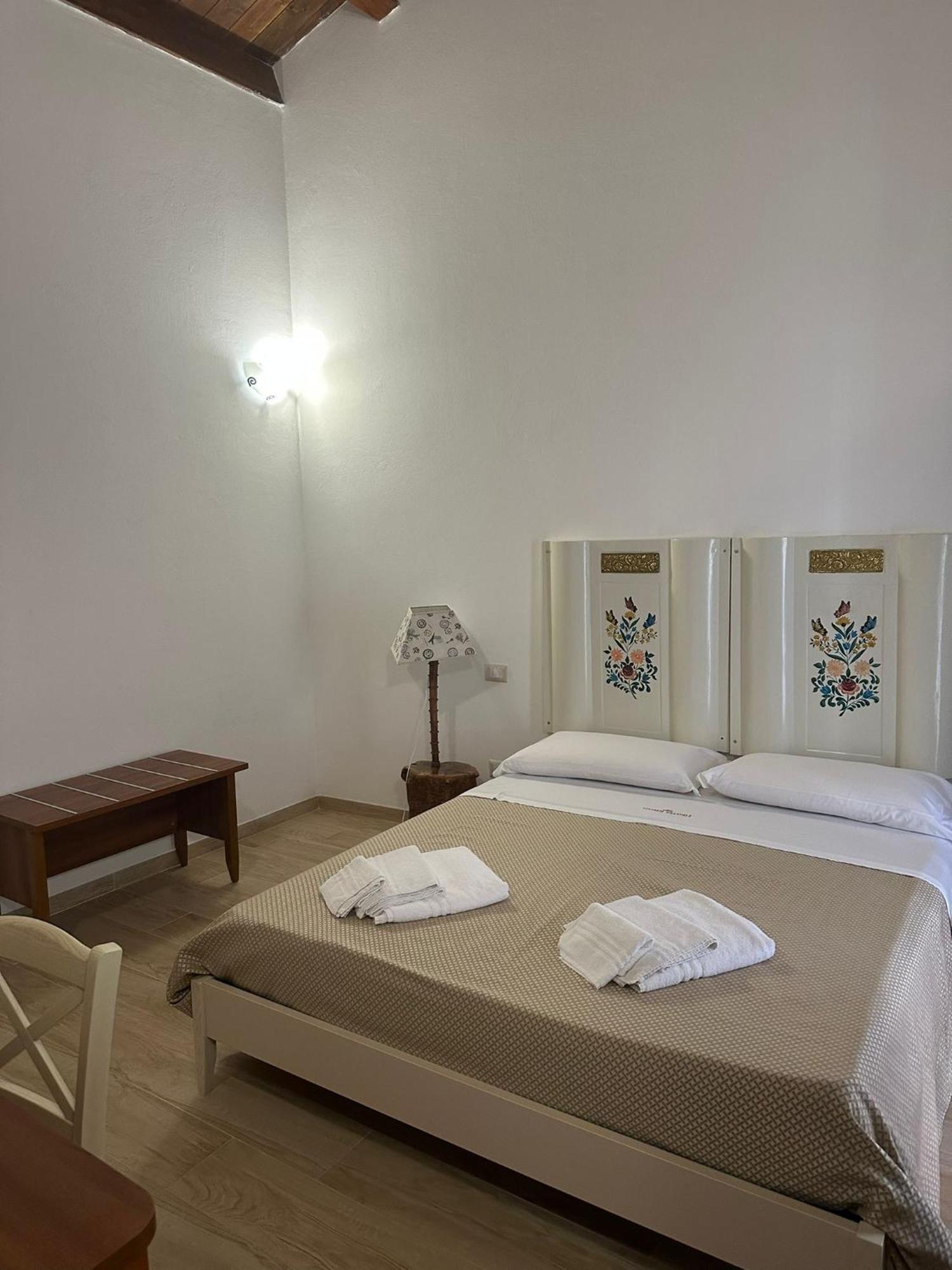 B&B Vittorio Emanuele Ciro Marina Exterior photo