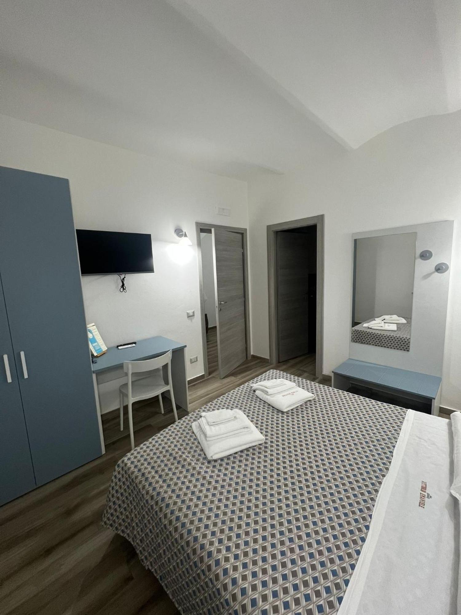 B&B Vittorio Emanuele Ciro Marina Exterior photo